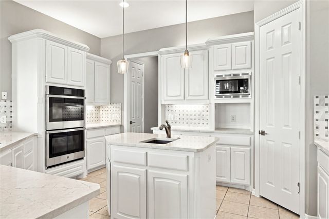 6904 Edgewater Drive, Mckinney, TX 75072