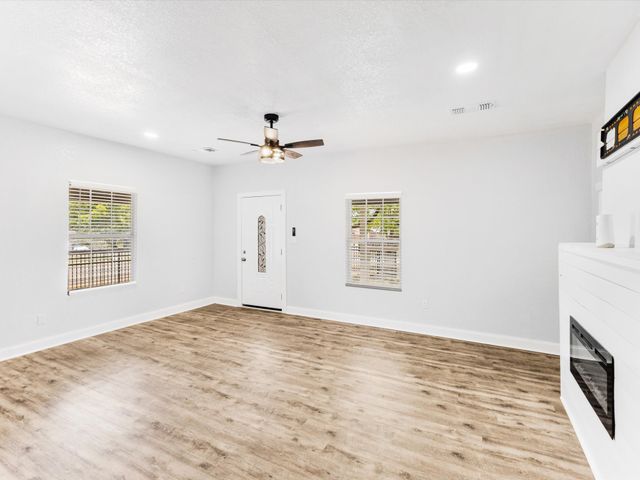 3435 Avenue M, Fort Worth, TX 76105
