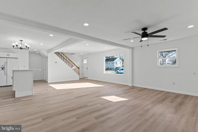 261 NORTHPARK DR, Levittown, PA 19054