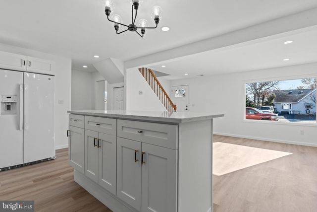 261 NORTHPARK DR, Levittown, PA 19054