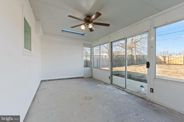 261 NORTHPARK DR, Levittown, PA 19054