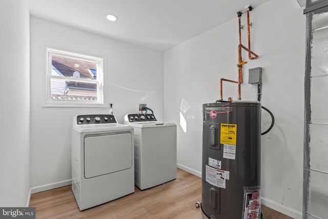 261 NORTHPARK DR, Levittown, PA 19054