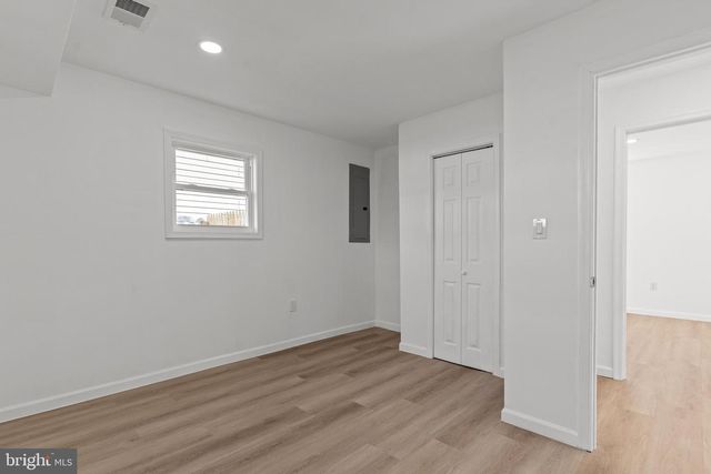 261 NORTHPARK DR, Levittown, PA 19054