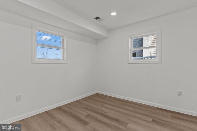 261 NORTHPARK DR, Levittown, PA 19054