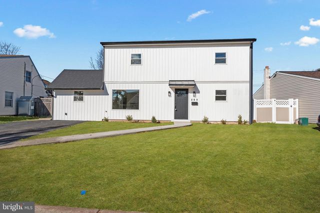 261 NORTHPARK DR, Levittown, PA 19054