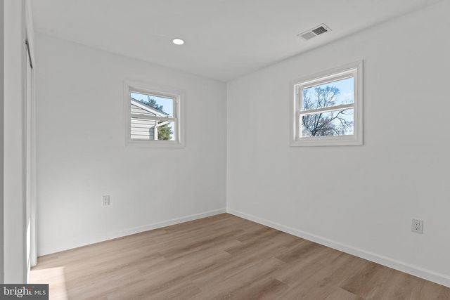 261 NORTHPARK DR, Levittown, PA 19054