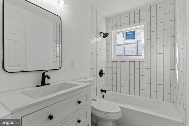 261 NORTHPARK DR, Levittown, PA 19054