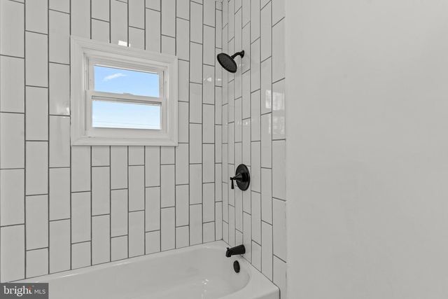 261 NORTHPARK DR, Levittown, PA 19054