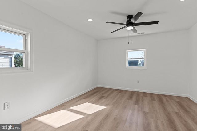 261 NORTHPARK DR, Levittown, PA 19054