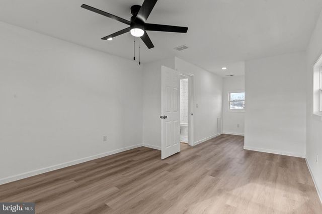 261 NORTHPARK DR, Levittown, PA 19054