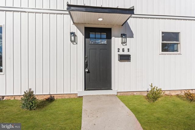 261 NORTHPARK DR, Levittown, PA 19054