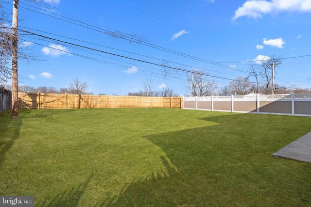 261 NORTHPARK DR, Levittown, PA 19054