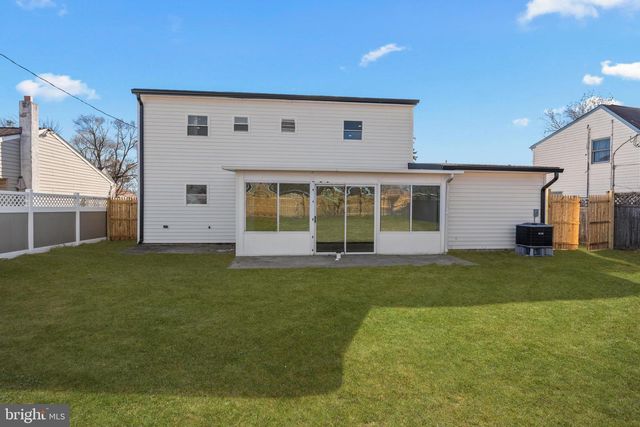 261 NORTHPARK DR, Levittown, PA 19054