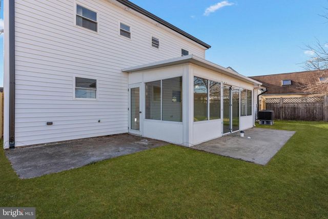 261 NORTHPARK DR, Levittown, PA 19054