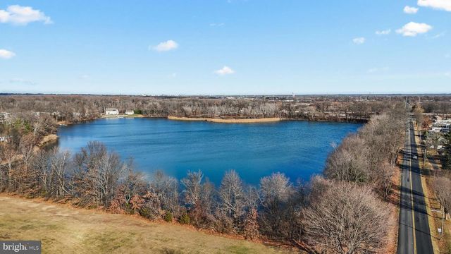 261 NORTHPARK DR, Levittown, PA 19054