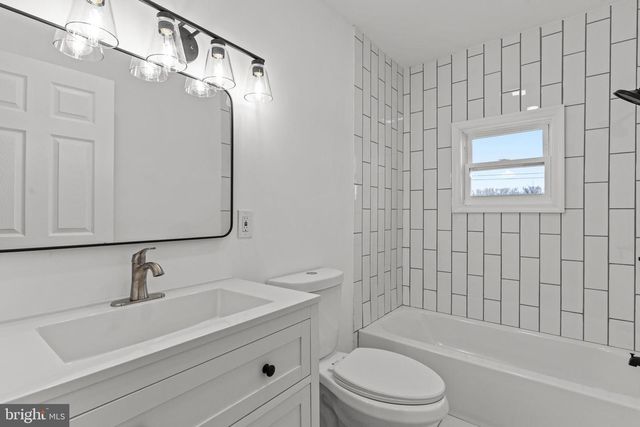 261 NORTHPARK DR, Levittown, PA 19054