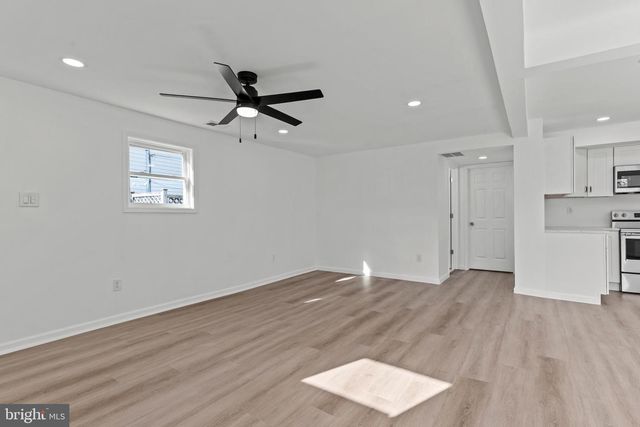 261 NORTHPARK DR, Levittown, PA 19054