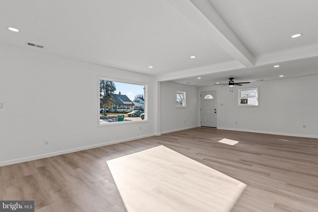 261 NORTHPARK DR, Levittown, PA 19054