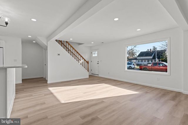 261 NORTHPARK DR, Levittown, PA 19054