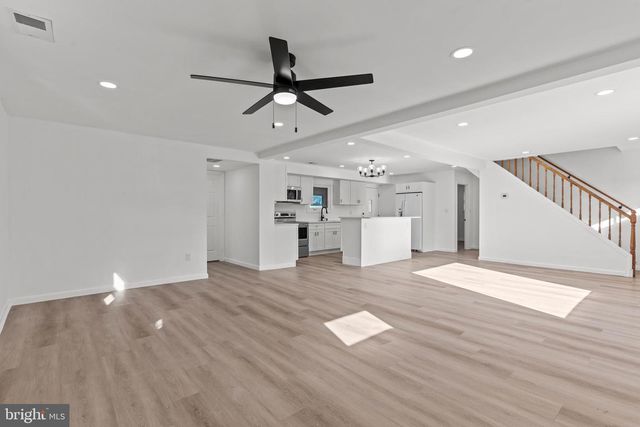 261 NORTHPARK DR, Levittown, PA 19054