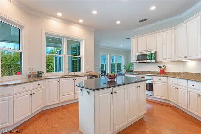 263 N Lake DR, Naples, FL 34102