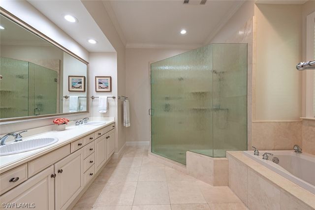 263 N Lake DR, Naples, FL 34102