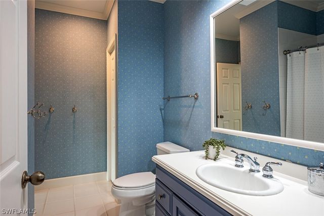 263 N Lake DR, Naples, FL 34102