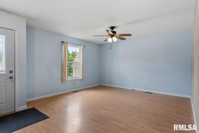 1524 Maureen Court, Springfield, IL 62702