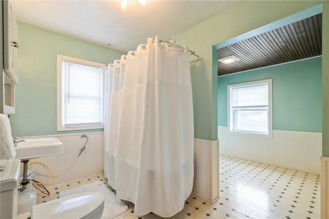 226 Johnson Ave, Cedar Rapids, IA 52405