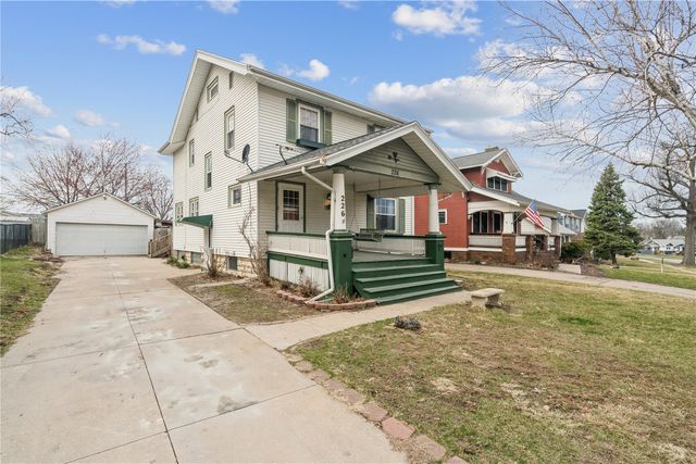 226 Johnson Ave, Cedar Rapids, IA 52405