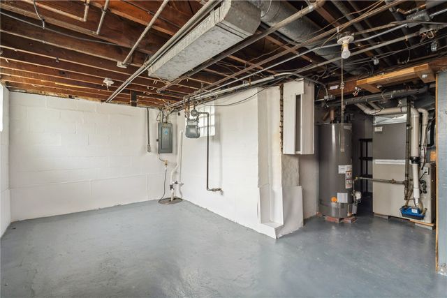 226 Johnson Ave, Cedar Rapids, IA 52405