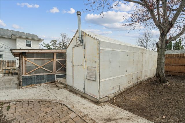 226 Johnson Ave, Cedar Rapids, IA 52405