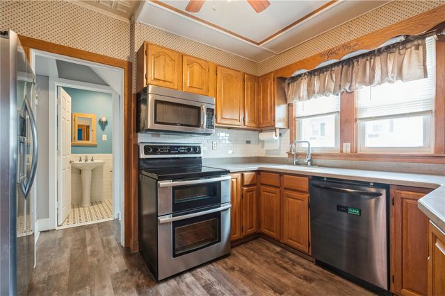 226 Johnson Ave, Cedar Rapids, IA 52405