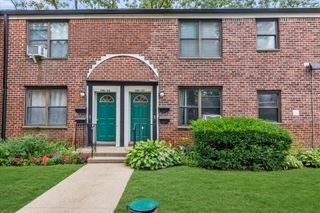 196-32 69th Ave 1st Fl, Fresh Meadows, NY 11365