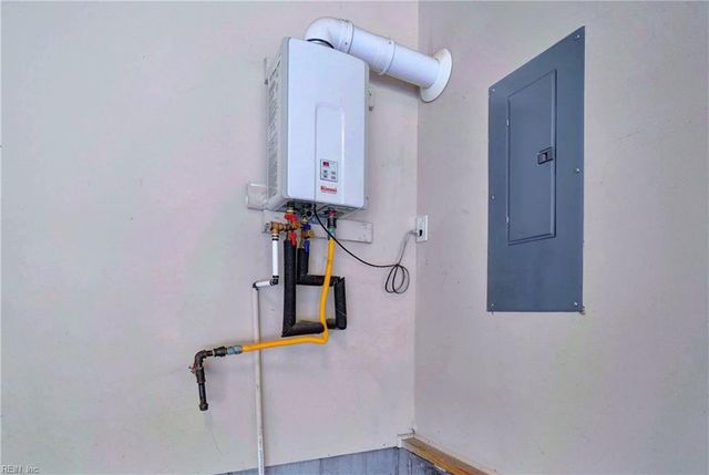 411 Maple RD, Yorktown, VA 23690