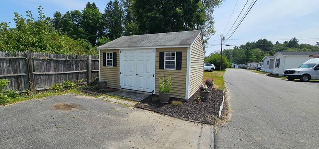 8 Barksdale Avenue, Londonderry, NH 03053