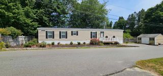 8 Barksdale Avenue, Londonderry, NH 03053
