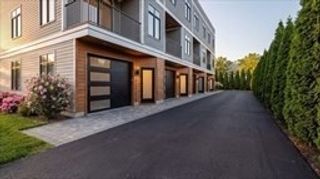 15 Tanglwood Rd D, Boston, MA 02126