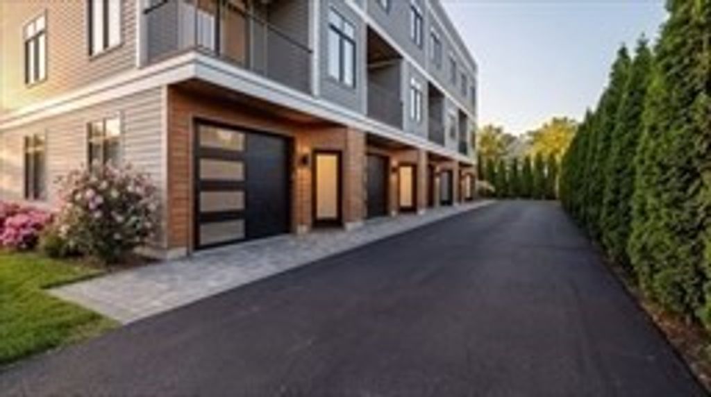 15 Tanglwood Rd D, Boston, MA 02126