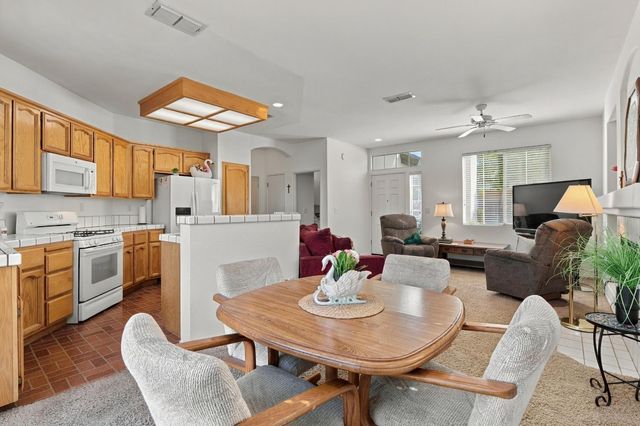 6401 Cedar Ranch Dr, Citrus Heights, CA 95621