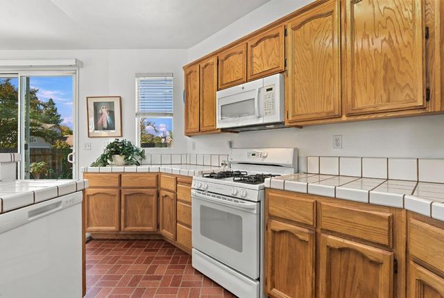6401 Cedar Ranch Dr, Citrus Heights, CA 95621