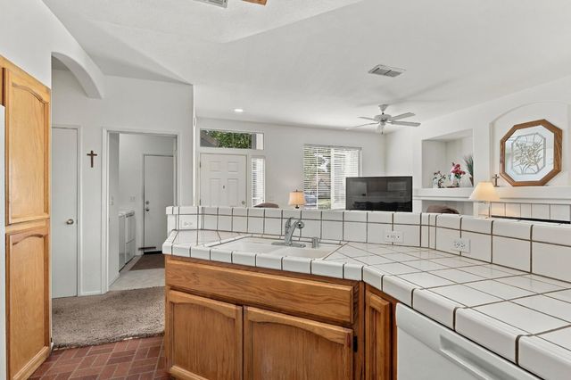 6401 Cedar Ranch Dr, Citrus Heights, CA 95621
