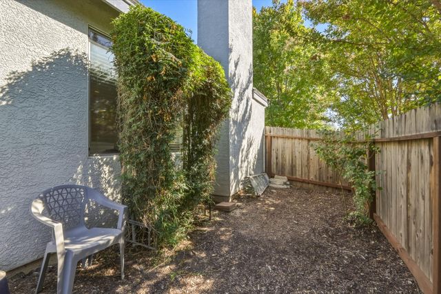 6401 Cedar Ranch Dr, Citrus Heights, CA 95621