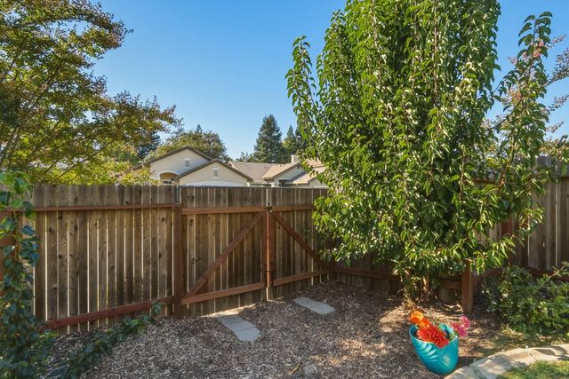 6401 Cedar Ranch Dr, Citrus Heights, CA 95621