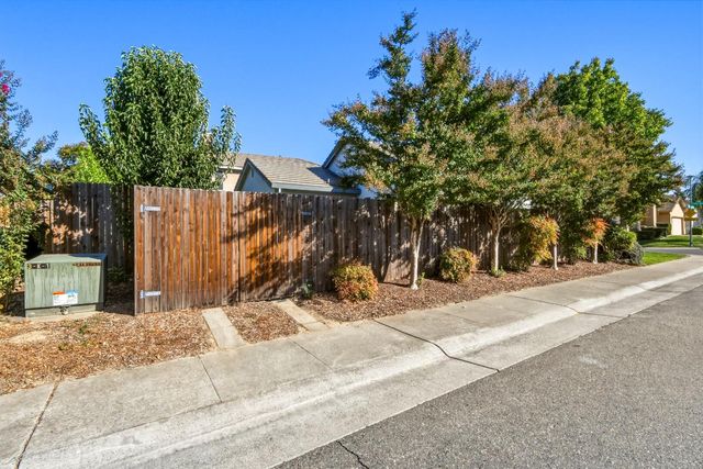 6401 Cedar Ranch Dr, Citrus Heights, CA 95621