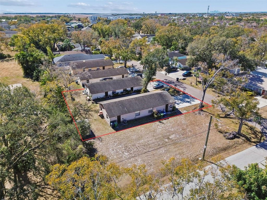 Image 14 of property listing at 6404 S ADELIA AVENUE, Tampa, FL 33616