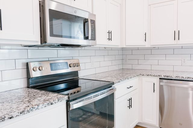 887 S Parkside Circle, Nixa, MO 65714