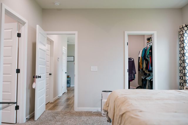 887 S Parkside Circle, Nixa, MO 65714