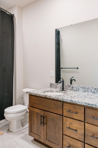 887 S Parkside Circle, Nixa, MO 65714