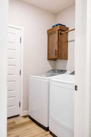 887 S Parkside Circle, Nixa, MO 65714